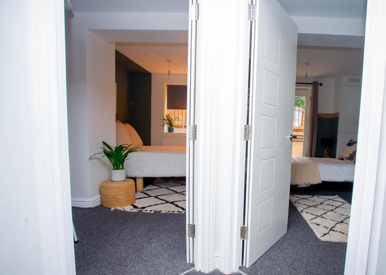 Appartamento Nest Easy - Derngate Basement Northampton Esterno foto